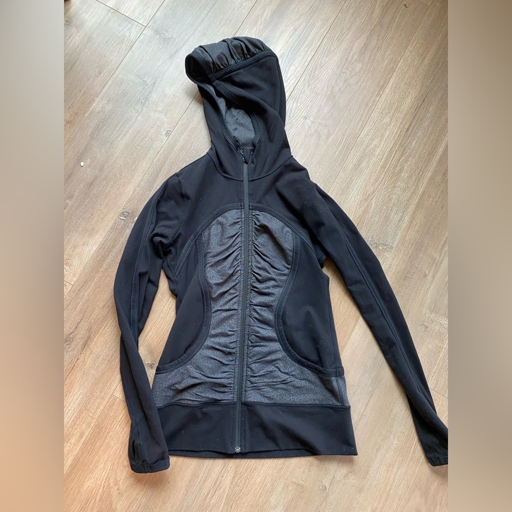 Lululemon jacket size 8